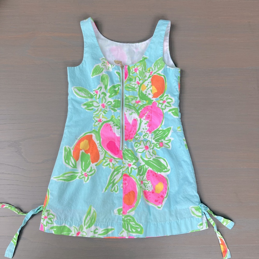 Previously owned Lilly Pulitzer 6T. Runs small